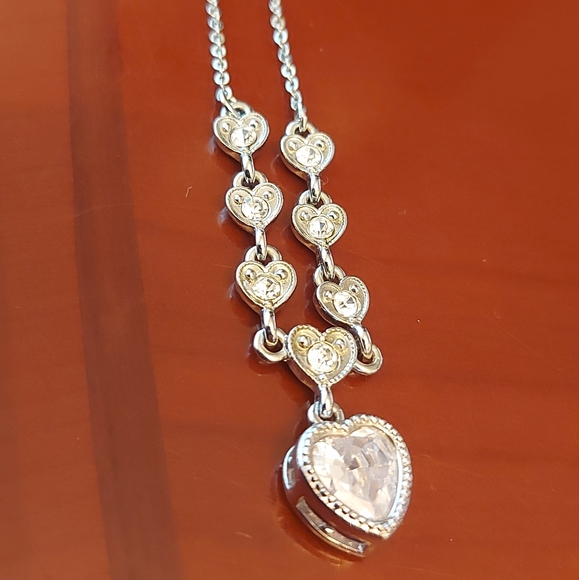 Silver tone necklace with heart pendant - Picture 7 of 7